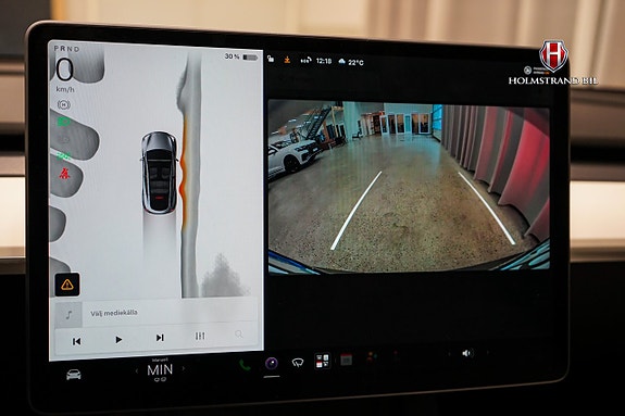Tesla Model Y 13 of 16