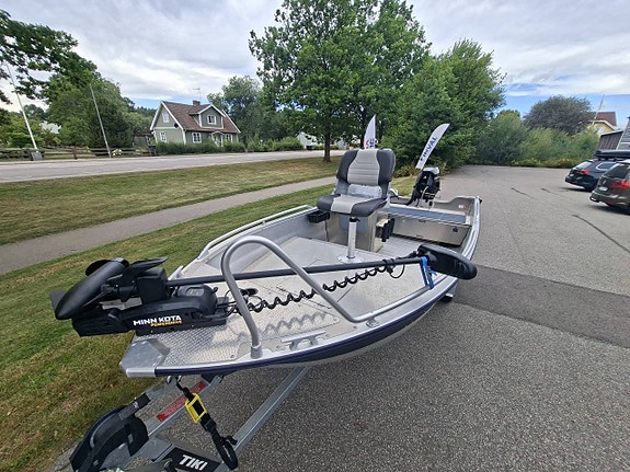 Linder Sportsman 445 Catch med Mercury 30HK och Tiki Trailer 4 of 12
