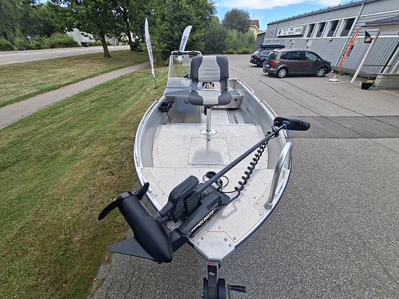 Linder Sportsman 445 Catch med Mercury 30HK och Tiki Trailer 5 of 12