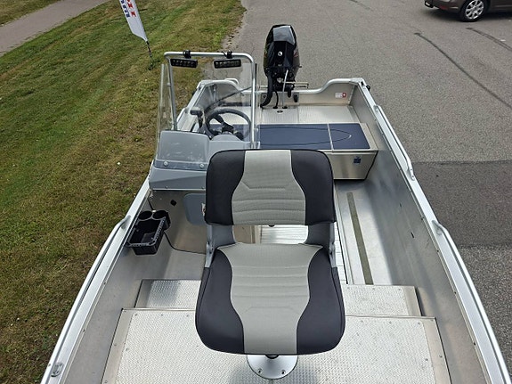 Linder Sportsman 445 Catch med Mercury 30HK och Tiki Trailer 10 of 12
