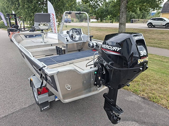 Linder Sportsman 445 Catch med Mercury 30HK och Tiki Trailer 2 of 12