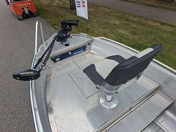 Linder Sportsman 445 Catch med Mercury 30HK och Tiki Trailer 8 of 12