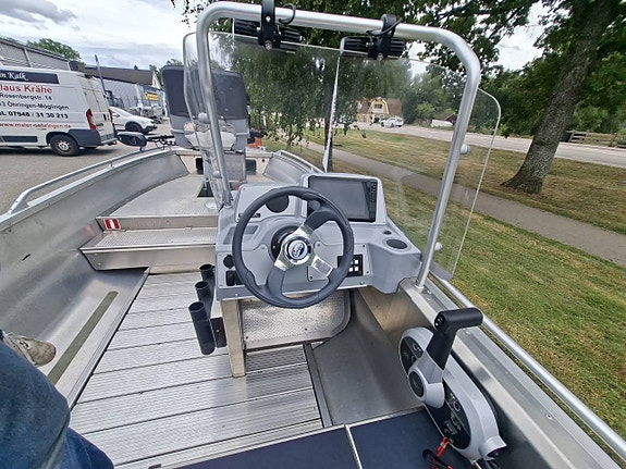 Linder Sportsman 445 Catch med Mercury 30HK och Tiki Trailer 6 of 12