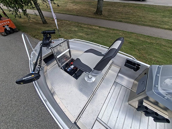 Linder Sportsman 445 Catch med Mercury 30HK och Tiki Trailer 9 of 12