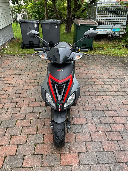 Aprilia SR 50 2 of 6