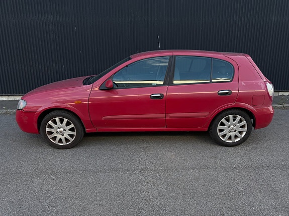 Nissan Almera 2 of 9
