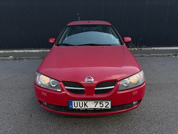 Nissan Almera 6 of 9