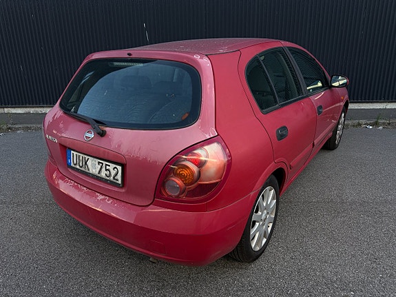 Nissan Almera 5 of 9