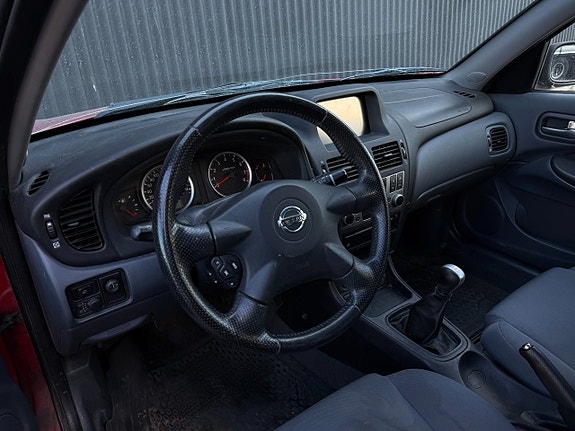 Nissan Almera 7 of 9