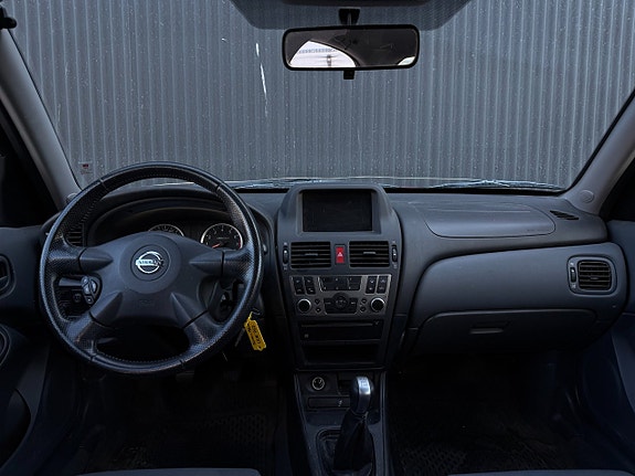 Nissan Almera 8 of 9