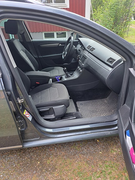 Volkswagen Passat 3 of 3
