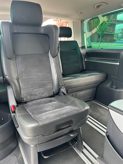 Volkswagen Multivan 14 of 19