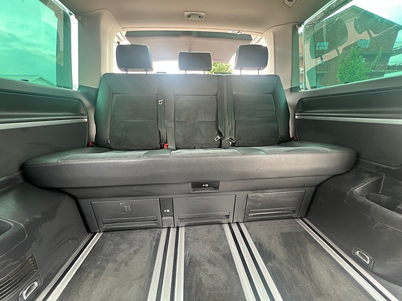 Volkswagen Multivan 15 of 19