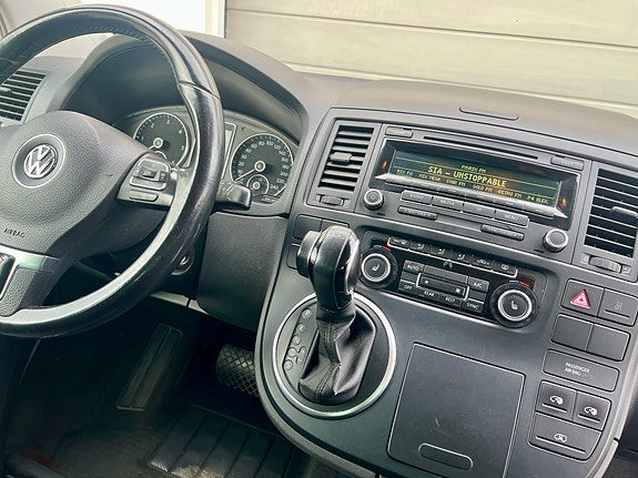 Volkswagen Multivan 8 of 19