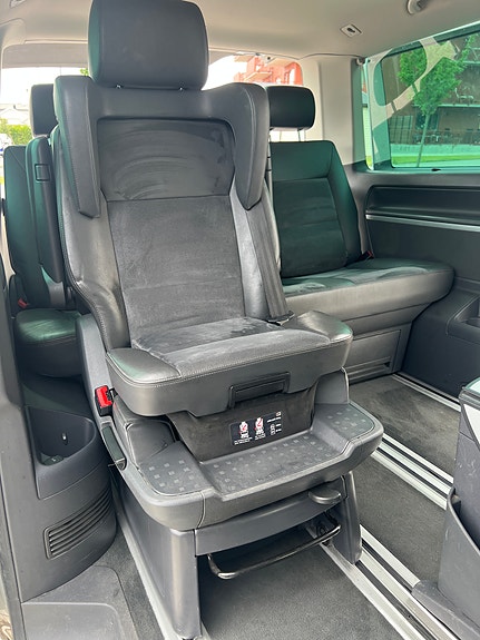 Volkswagen Multivan 13 of 19