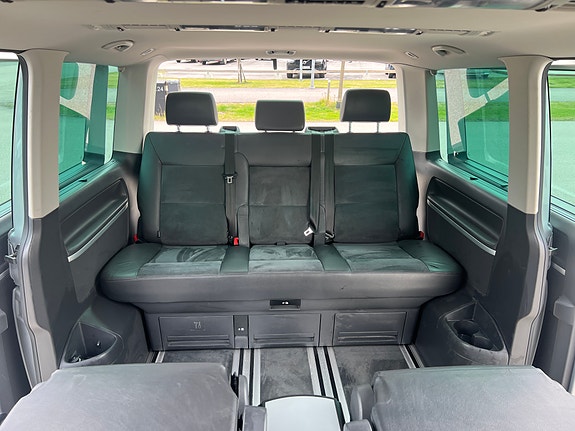 Volkswagen Multivan 17 of 19