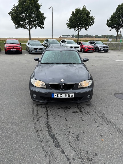 BMW 120i 5 of 10