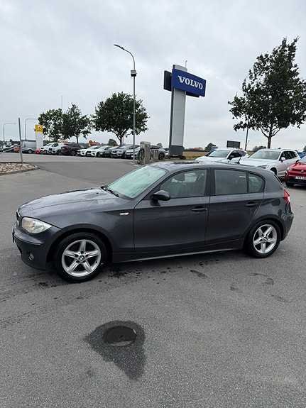 BMW 120i 4 of 10