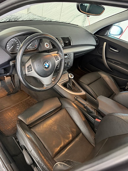 BMW 120i 6 of 10