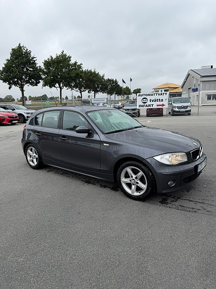 BMW 120i 3 of 10