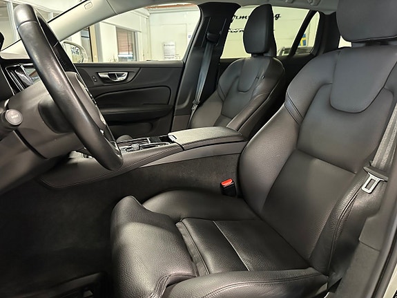 Volvo V60 11 of 21