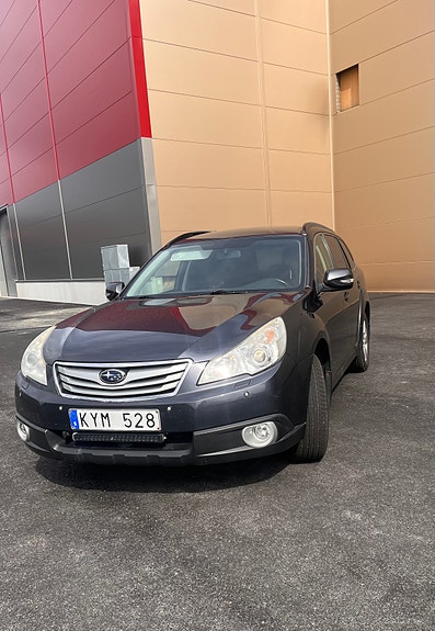 Subaru Outback 2 of 7