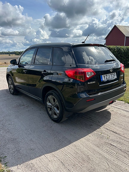 Suzuki Vitara 2 of 5