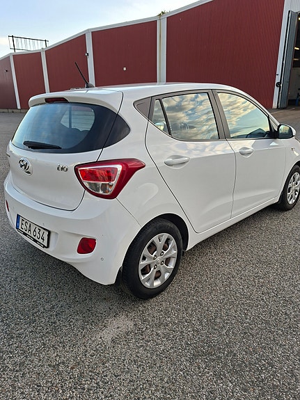 Hyundai i10 7 of 8