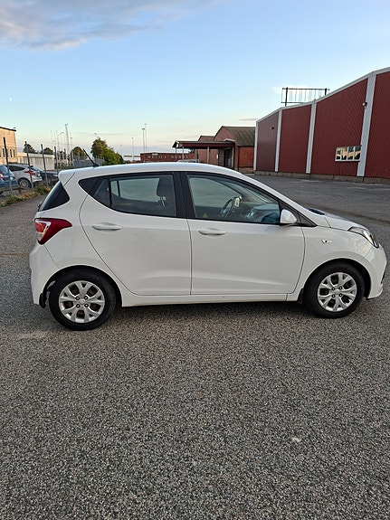 Hyundai i10 8 of 8