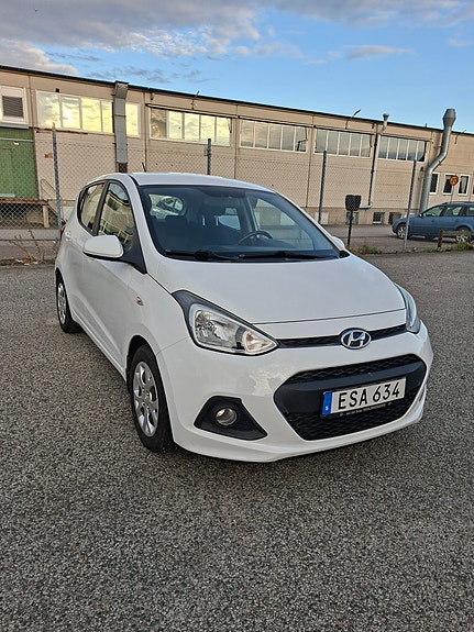 Hyundai i10 2 of 8