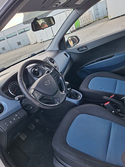 Hyundai i10 3 of 8