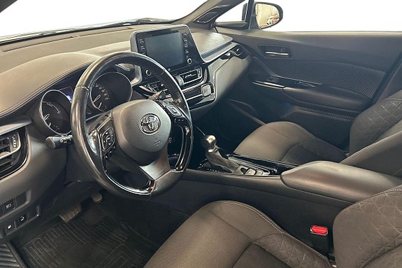 Toyota C-HR 14 of 22
