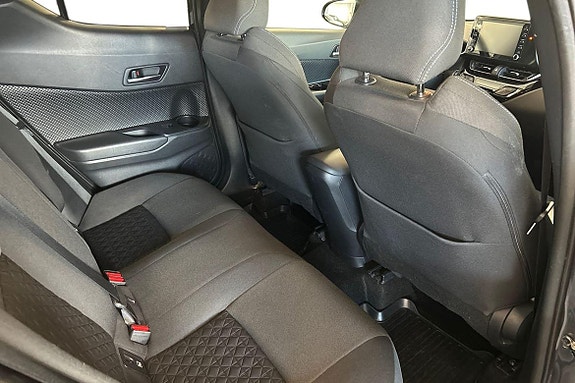 Toyota C-HR 9 of 22