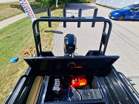 Greatwhite Explorer 430 med Mercury 20HK, Tiki 80- trailer 11 of 12