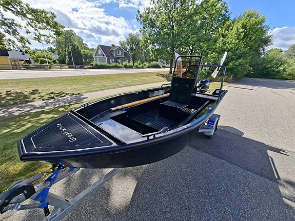 Greatwhite Explorer 430 med Mercury 20HK, Tiki 80- trailer 4 of 12