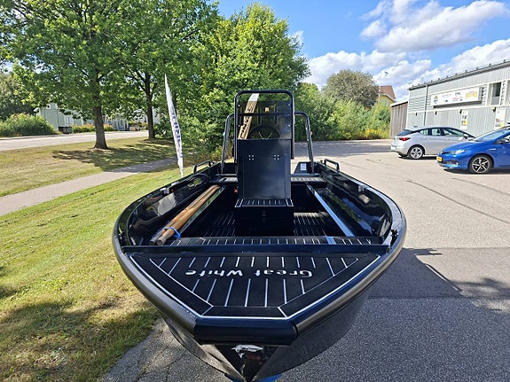 Greatwhite Explorer 430 med Mercury 20HK, Tiki 80- trailer 9 of 12