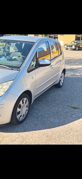 Mitsubishi Colt 4 of 5