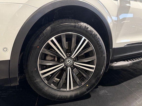 Volkswagen Tiguan Allspace 12 of 30
