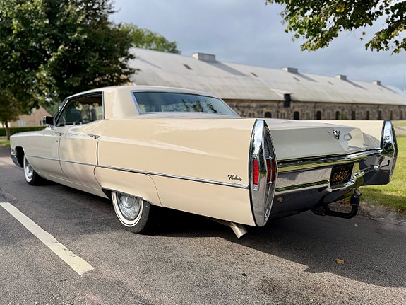 Cadillac Calais 8 of 28