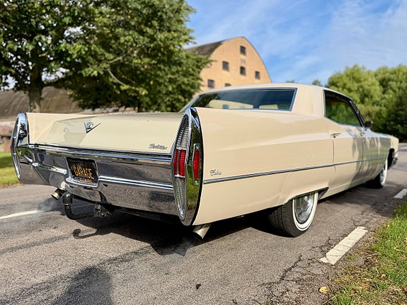Cadillac Calais 5 of 28
