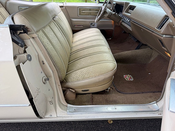 Cadillac Calais 25 of 28