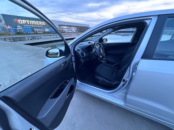 Hyundai i10 7 of 8