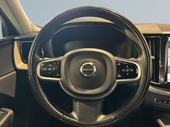 Volvo XC60 15 of 19