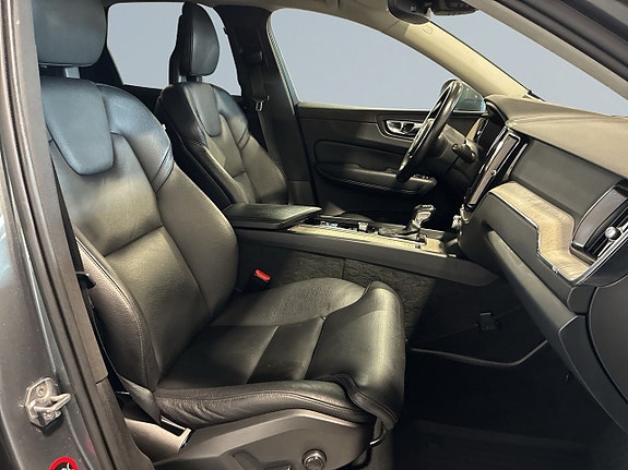 Volvo XC60 9 of 19
