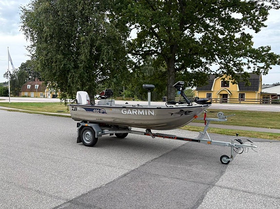 Linder Sportsman 400 med Suzuki DF15 och Respo 80-trailer 5 of 10
