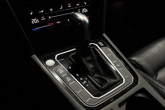 Volkswagen Passat 22 of 29