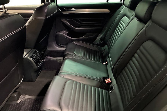 Volkswagen Passat 13 of 29
