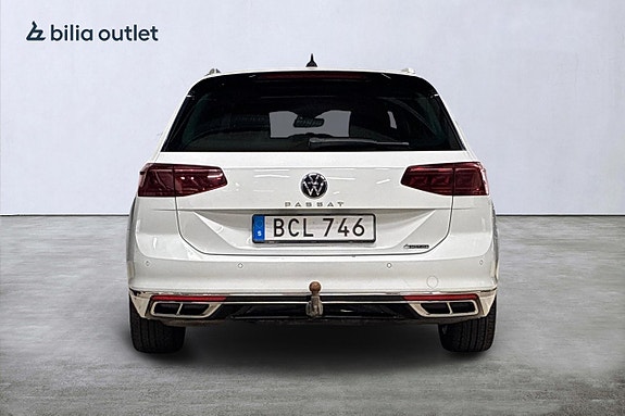 Volkswagen Passat 7 of 29