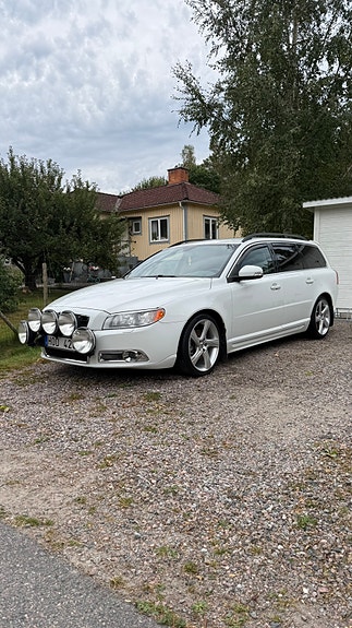 Volvo V70 3 of 10