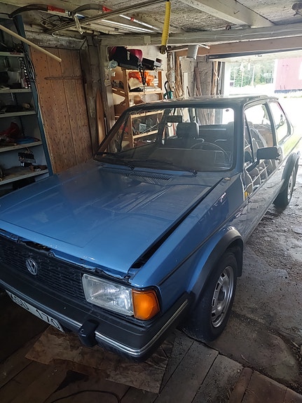 Volkswagen Jetta 2 of 4